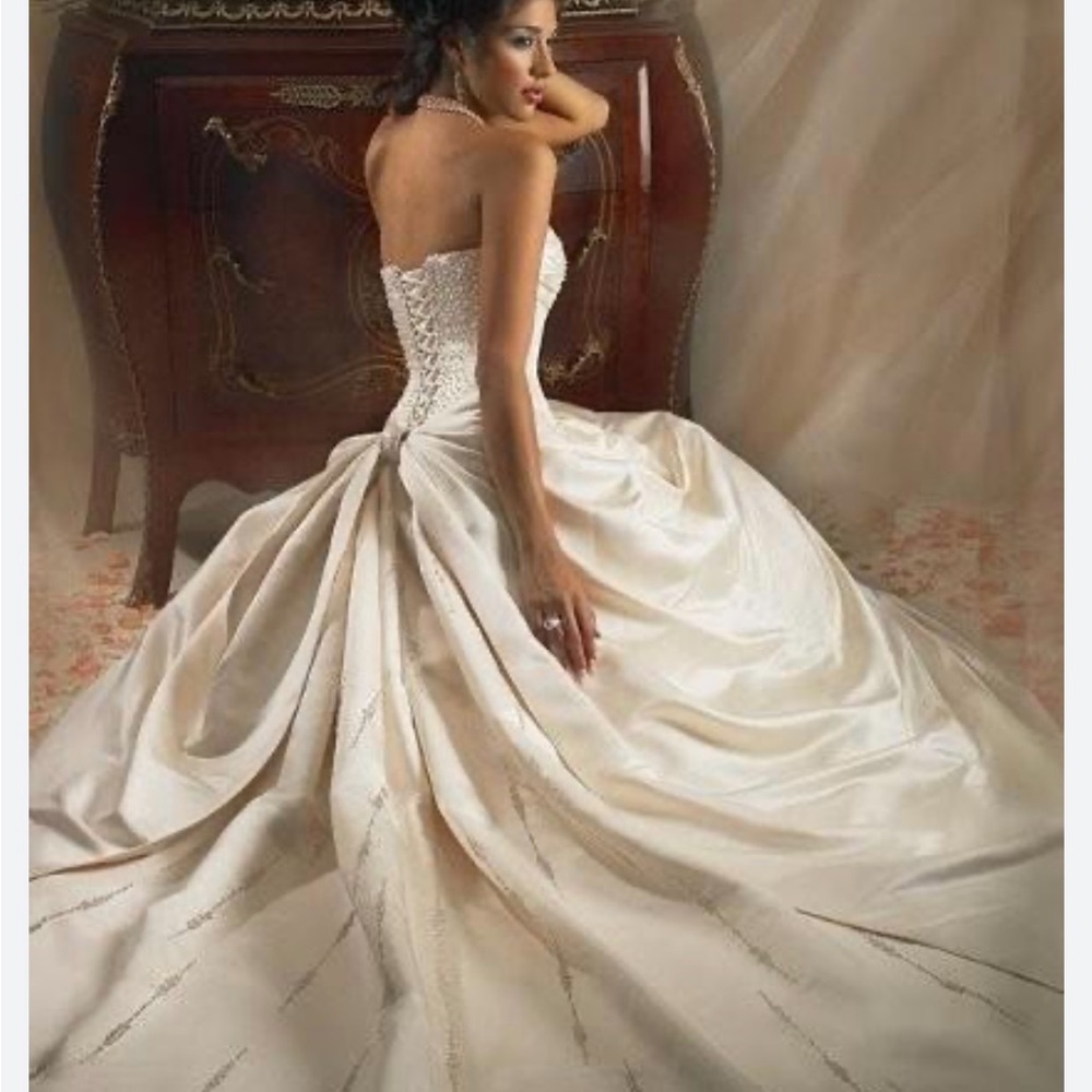 Maggie Sottero White Pleated Sweetheart Gown - Picture 5 of 9